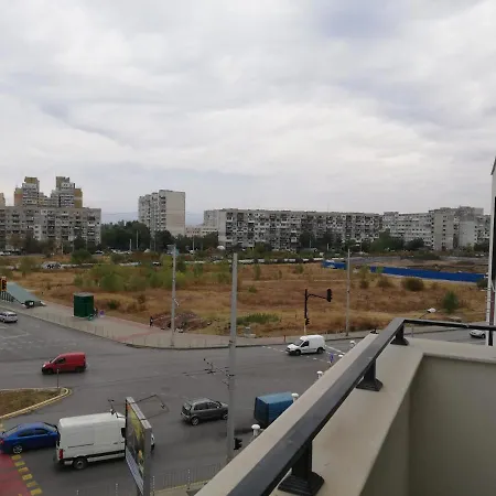 на няколко минути от летището Apartment *