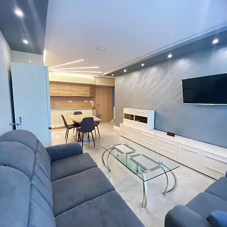 на няколко минути от летището Apartment *