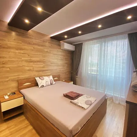 на няколко минути от летището Apartment *