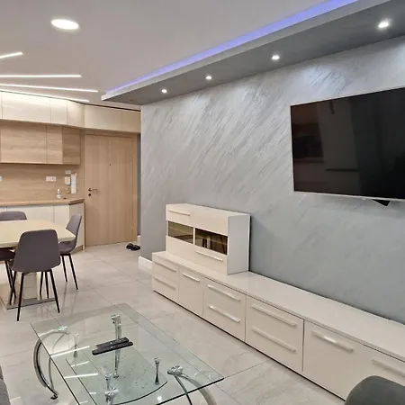 на няколко минути от летището Apartment